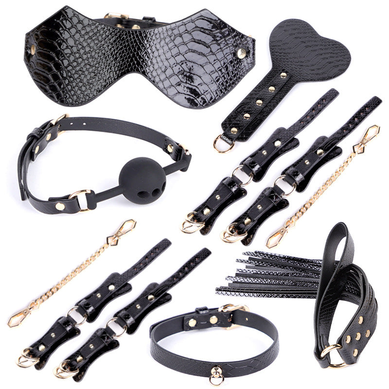 Cobra Luxury Bondage Set with Dual Whip Options black