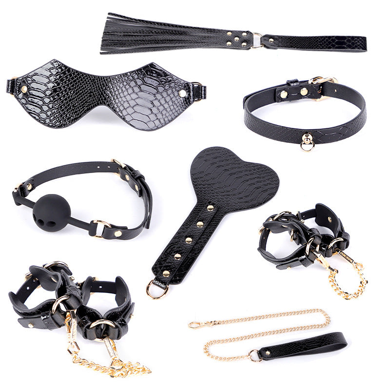 Cobra Luxury Bondage Set with Dual Whip Options black
