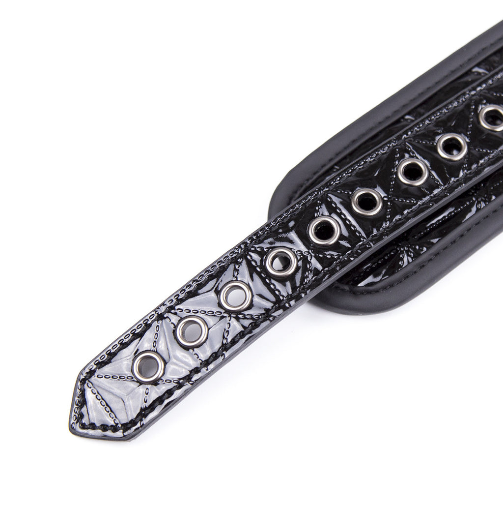 Diamond Pattern Collar with a Chain Leash