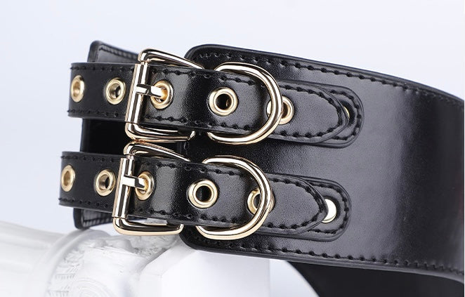 Gilded V Collar | Angular Form