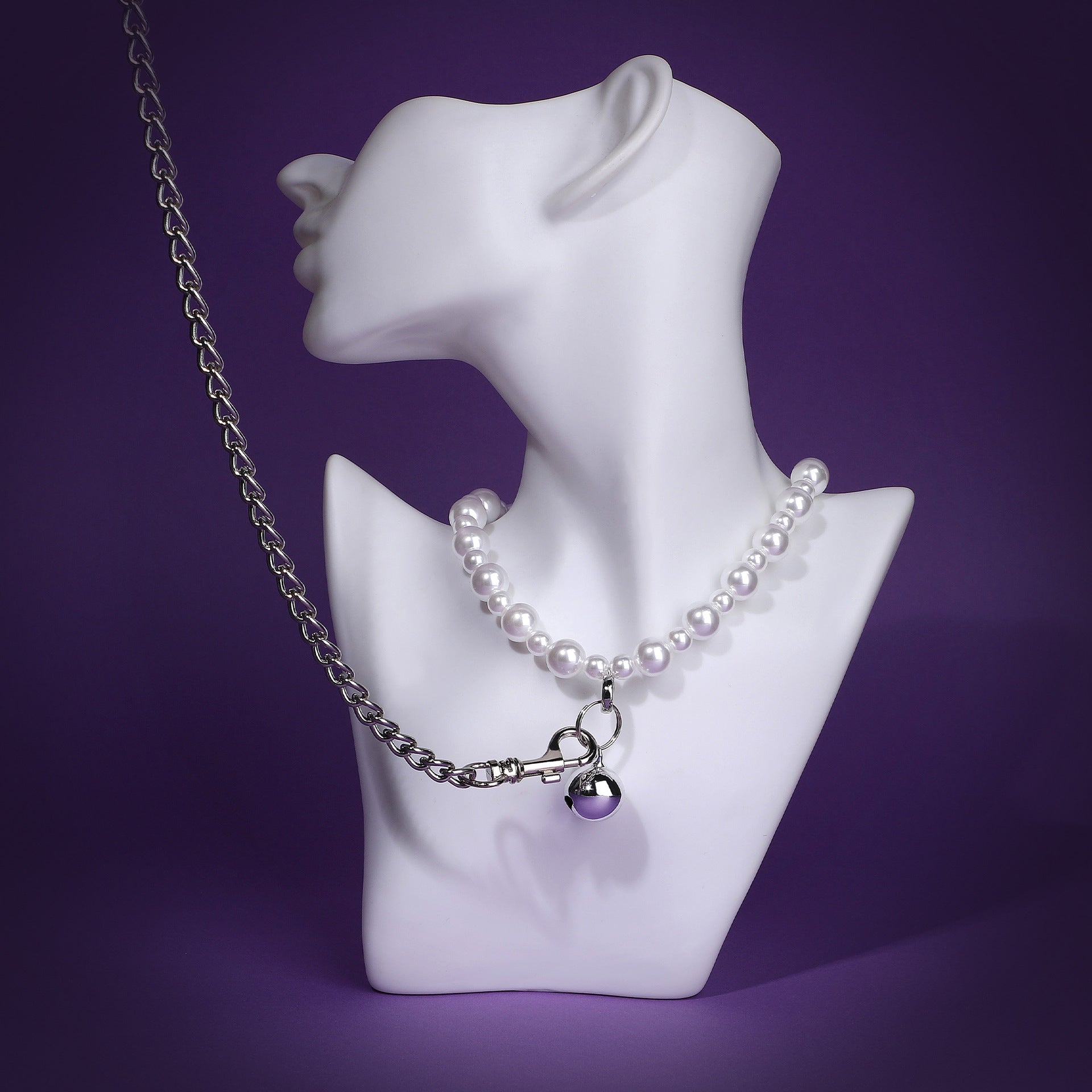 Lustrous Bond Pearl Choker 